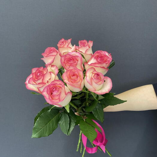 Букет из 9 розовых роз 40 см  под ленту 🌺