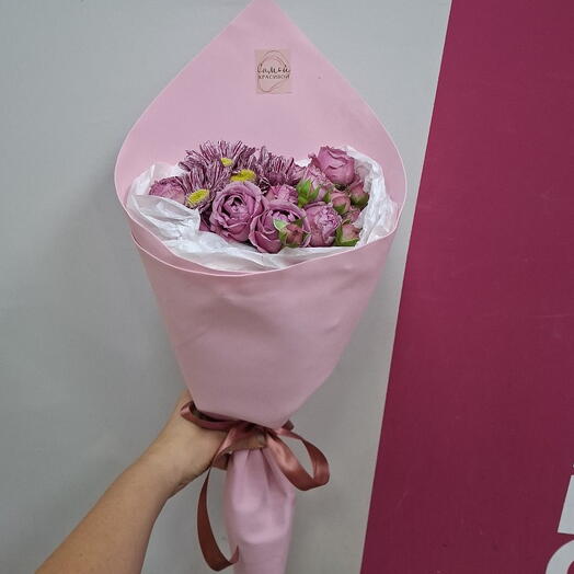 Комплимент💕Букет из кустовой розы пионовидной с хризантеммой