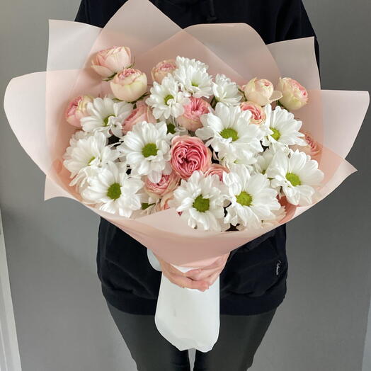 Букет с ромашкой и кустовой пионовидной розой 🌸🌿