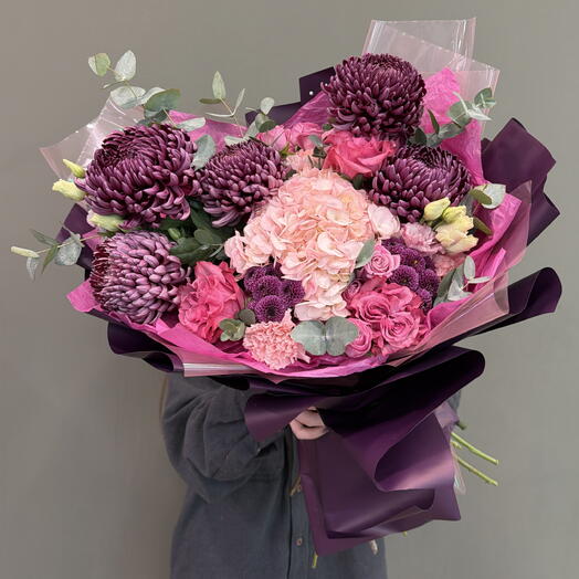 Премиум букет с трендовой хризантемой бигуди, пионовидными розами и гортензией в пышной упаковке🍇😍