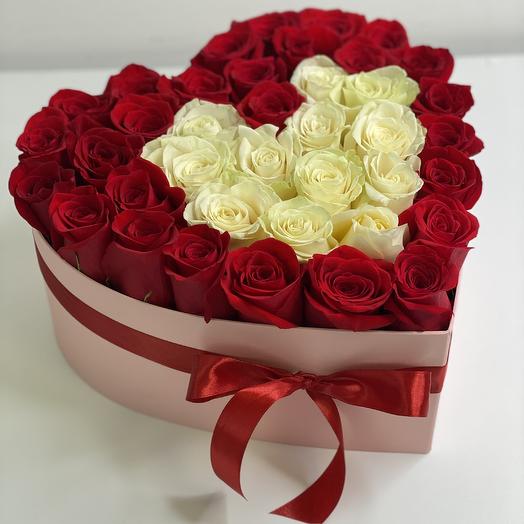 Коробка сердце Патриция из белых и красных роз Патриция