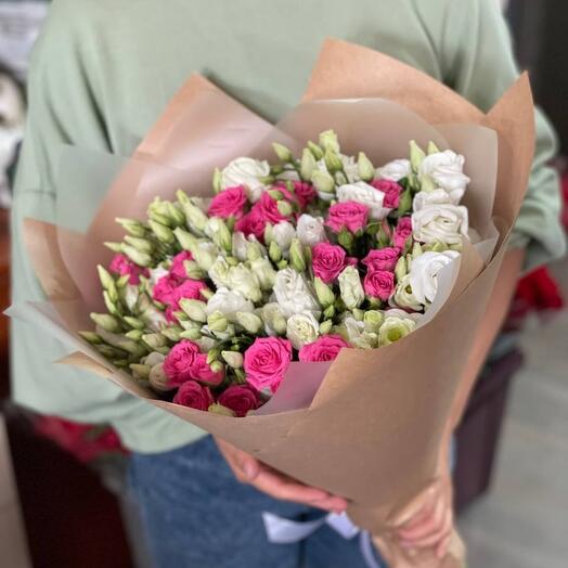 Bouquet of eustoma and bush roses