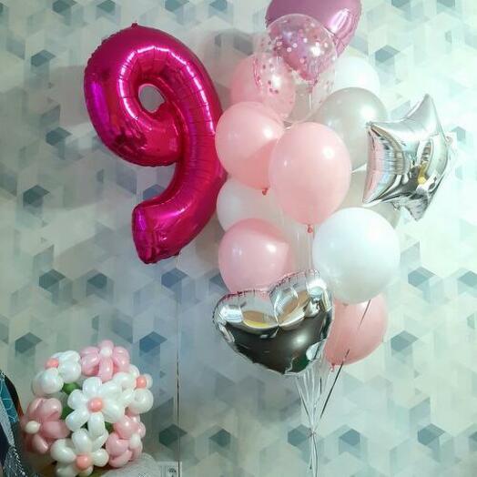 A set of 17 balls and a bouquet of flowers from daisies is more delicate than delicate