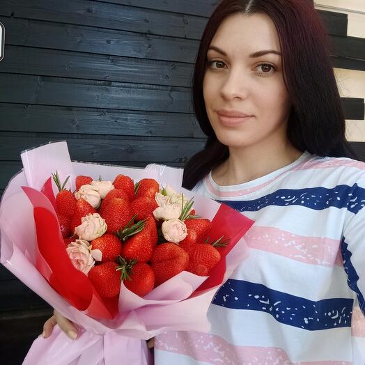 Клубничный букет и сердца воздушные