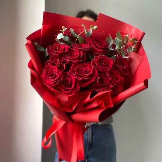Розы красные в букете