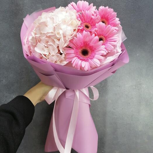 Delicate with gerbera and hydrangea