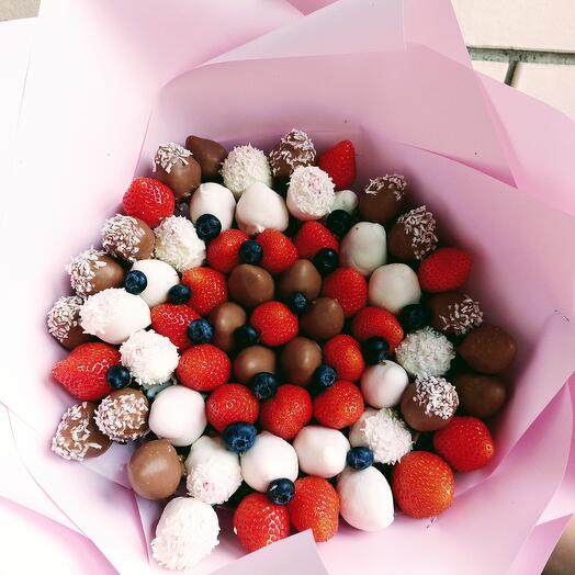 Bouquet of strawberries "Mary"