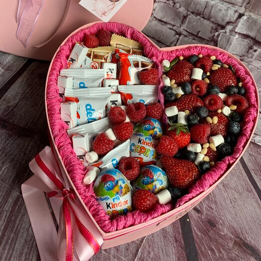 Corazón con Kinder y bayas