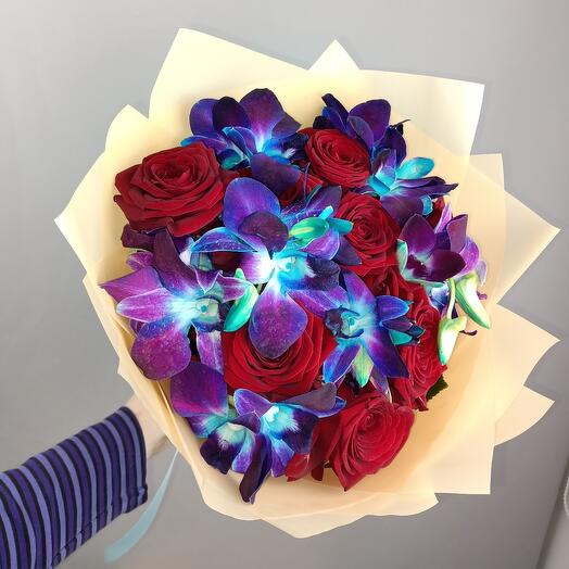 Ramo De rosas y Orquídeas Espaciales
