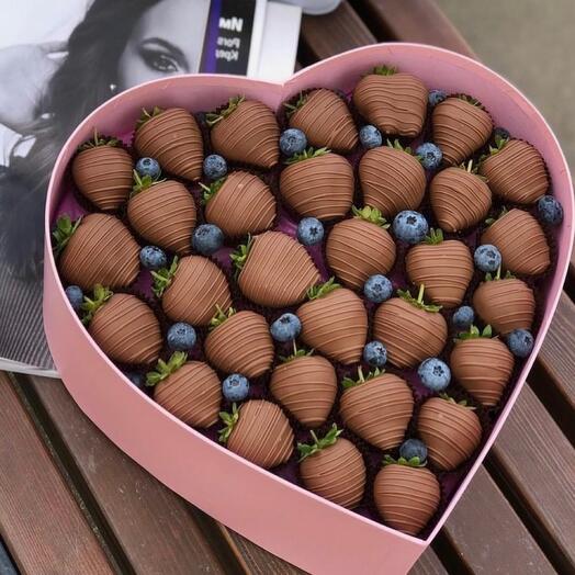 Клубника в шоколаде в форме сердца Kinder