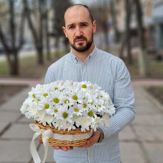 Корзина с хризантемами ромашками Шик