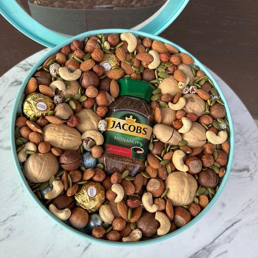 Подарочный бокс из орехов и кофе