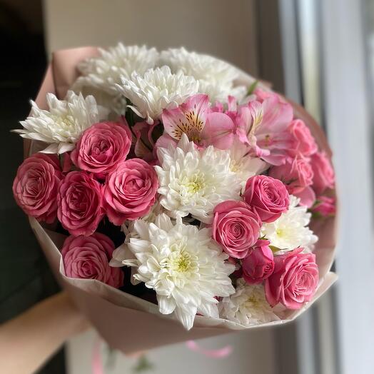 Ramo con rosas de arbusto