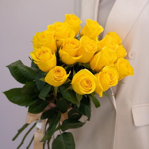 Bouquet of 15 yellow roses with ribbon
