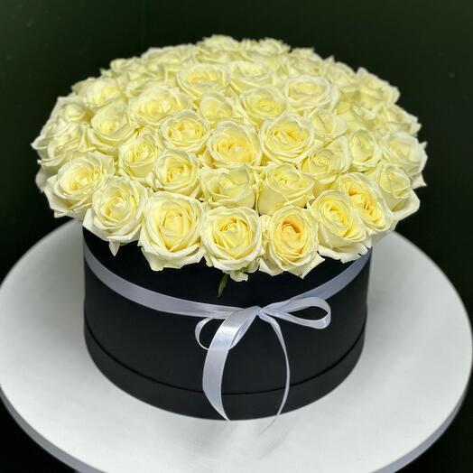 51 роза в коробке