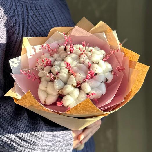 Bouquet with cotton and breeze