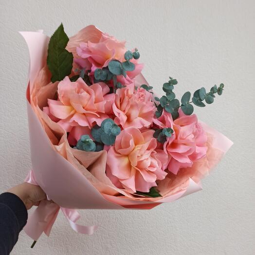 5 rosas francesas con eucalipto