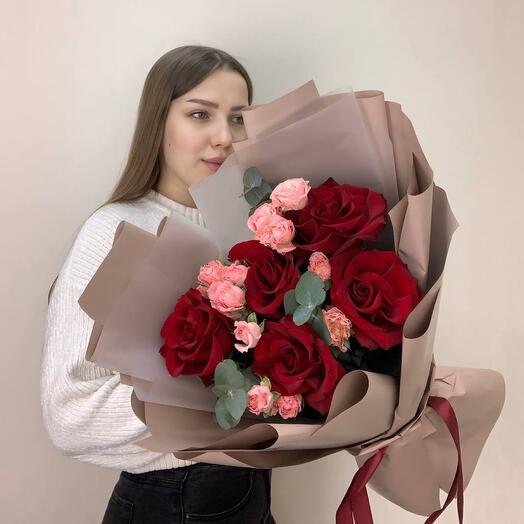Французская и кустовая Роза с ароматным эвкалиптом