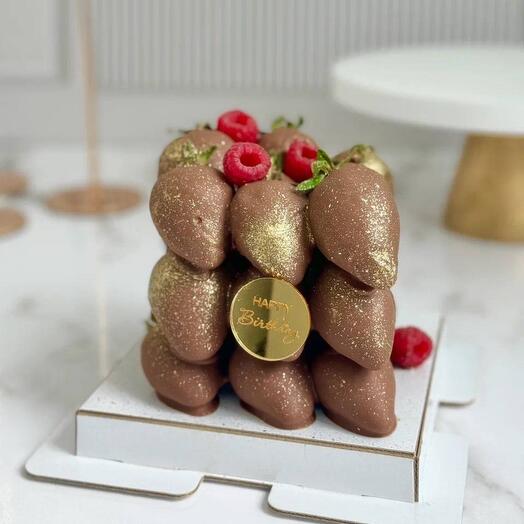 Куб из клубники