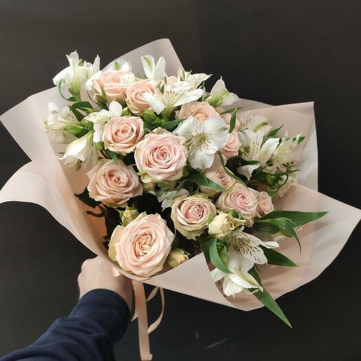 Rosas con alstroemeria