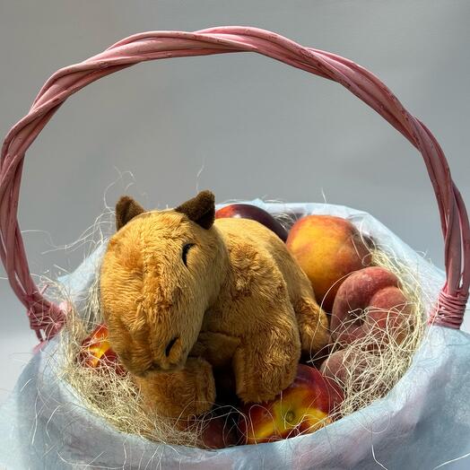 Фруктовая корзинка с игрушкой