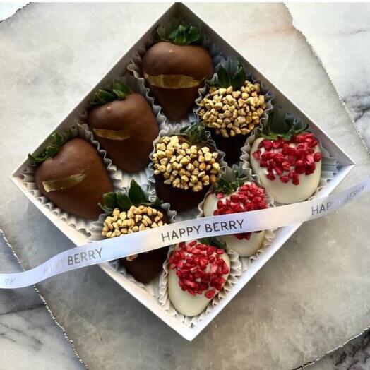 Клубника в шоколаде "Three chocolates"