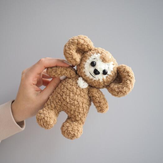 Juguete hecho a mano cheburashka
