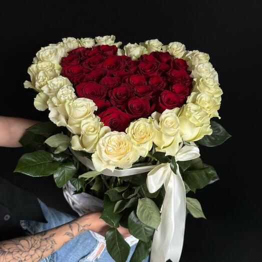 Cesta Corazón - 51 Rosas Ecuatorianas