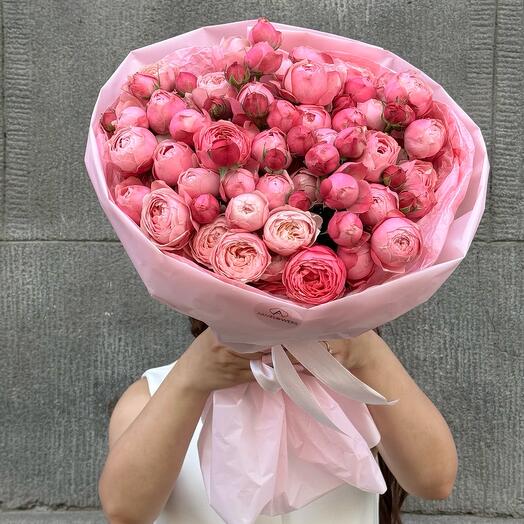 Пионовидная кустовая роза Silva Pink в упаковке