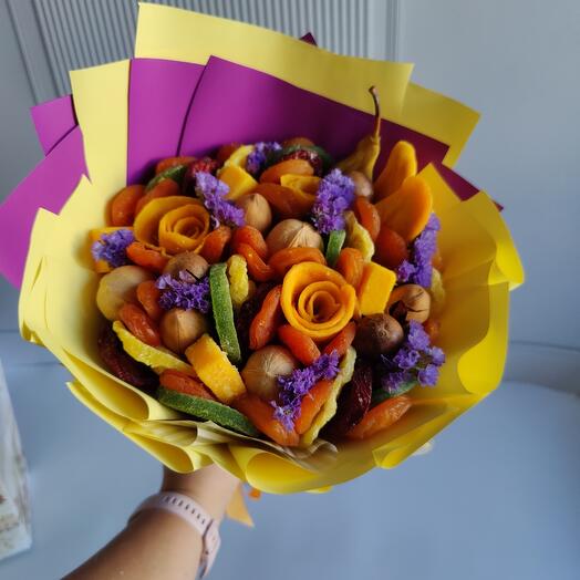Букет із сухофруктів шкільна пора