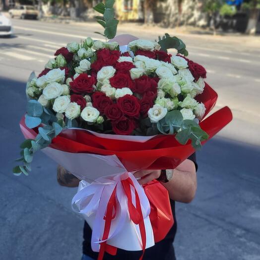 Букет из 23 кустовых роз