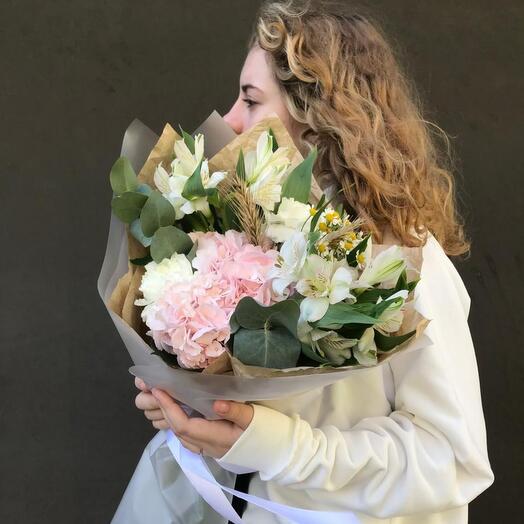 Ramo con Hortensia y alstroemeria