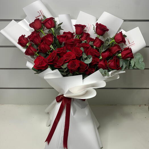 25 Red Roses Bouquet(White)