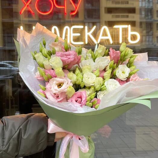 Букет цветов из белой и розовой эустомы "Сильви"