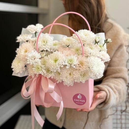Цветочная сумочка с воздушной хризантемой