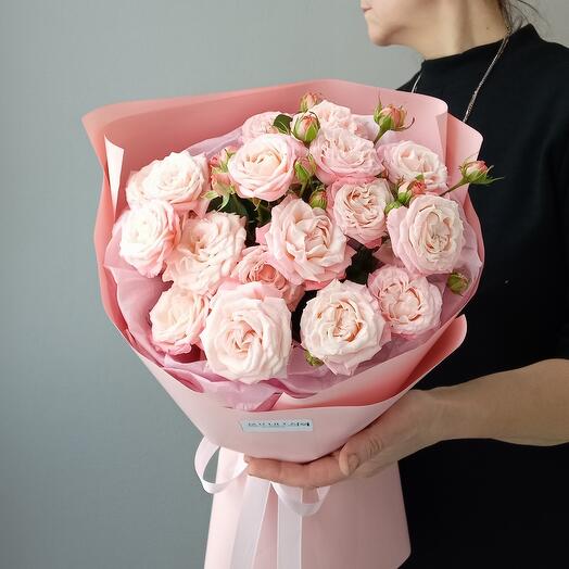 Букет комплимент из кустовых пионовидных роз