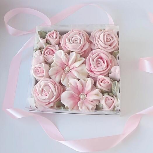 Marshmallow flowers in a box