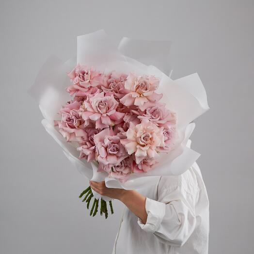 Bouquet of 15 pink French roses. BOUQUET 618