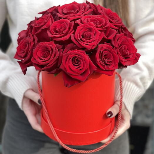 20 red roses in a red box