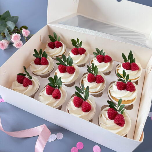 Капкейки 12 штук с мармеладной малиной