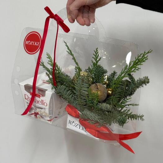 Новогодняя композиция с Raffaello в белом оттенке