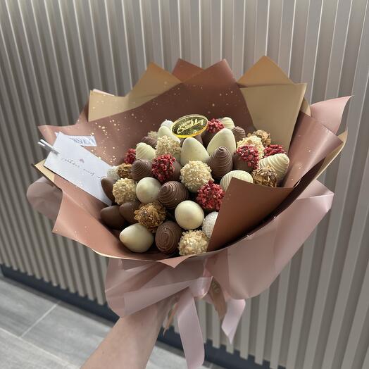 Ramo de fresas en chocolate M