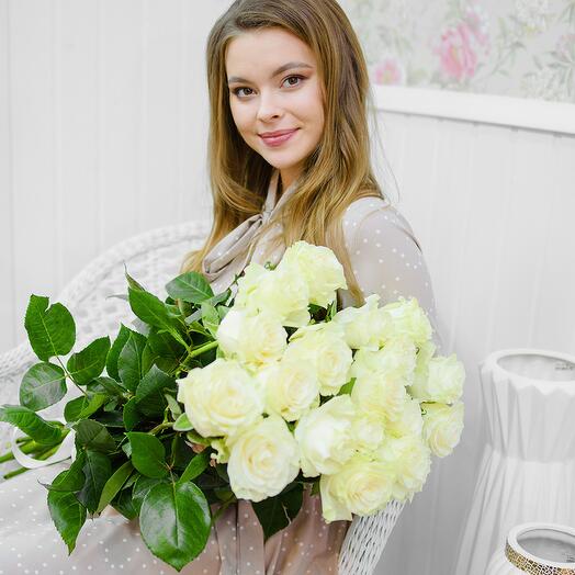 Букет 19 белых эквадорских( голландская ) Роз, мондиаль