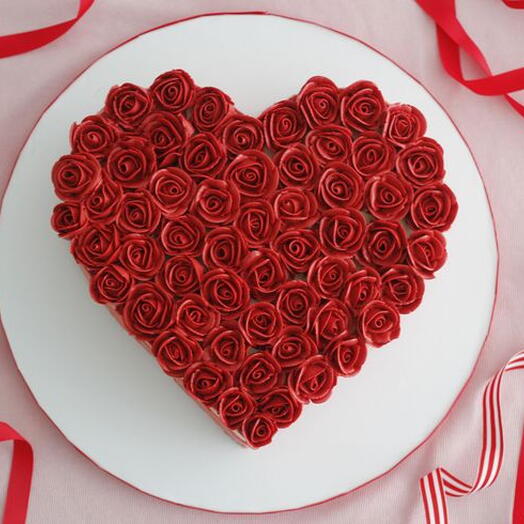 Red rose heart shape red velvet cake