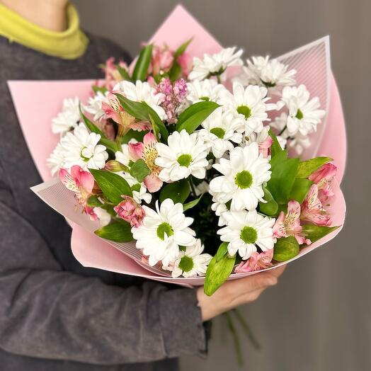 Букет с хризантемом и альстромерией