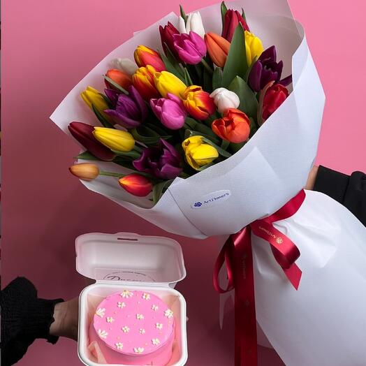 Сет Букет из 25 тюльпанов и бенто торт