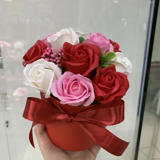 Красный букет из 11 роз