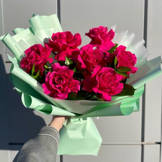 Bouquet with bright pink roses