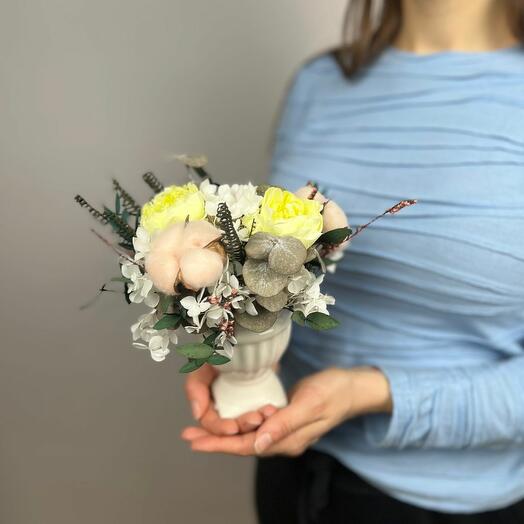 Композиция из стабилизированных роз, гортензии