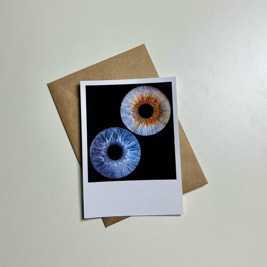 Электронный подарочный сертификат Фото радужки глаза (парное фото формата «Полароид»)